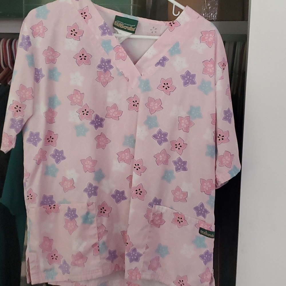 Scrub top
